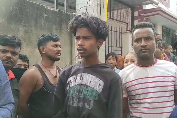 Mob fury In Chuchura, youth tied to pole over theft suspicion Mob fury In Chuchura, youth tied to pole over theft suspicion