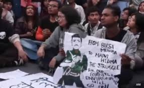 Violence Erupts at India Gate Pollution Protest as Slogans Hail Slain Maoist Leader Hidma