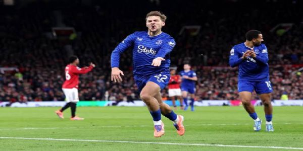Ten-Man Everton Stun Man Utd in Dramatic Old Trafford Victory
