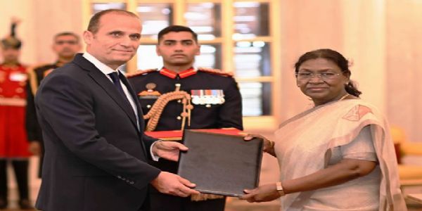 President Murmu Receives Credentials from Diplomats of Five Nations at Rashtrapati Bhavan
