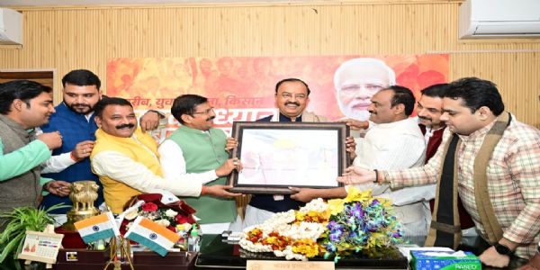 BJP workers welcomed and congratulated Dy CM Keshav Maurya over Bihar victory