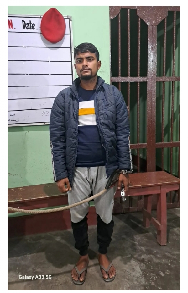खारुपेटिया में जिहादी गतिविधियों से जुड़ा युवक के गिरफ्तारी की तस्वीर।