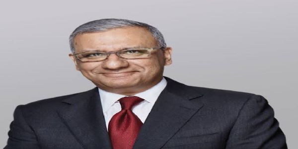 Ex-BBC Board Member Faults Chair in Bias Crisis as Top Bosses Quit