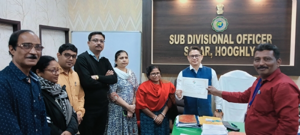 Hooghly SDO felicitates BLO for exceptional performance