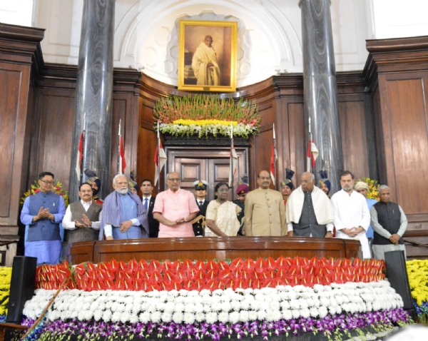President Droupadi Murmu with other leaders President Droupadi Murmu with other leaders