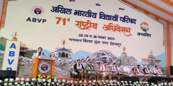 Miniature India decorated on streets of Devbhoomi, Dehradun residents gave grand welcome to ABVP procession