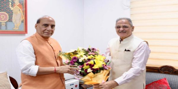 LG Kavinder Meets Defence Minister; Discusses Humanitarian Assistance & Air Connectivity For Ladakh