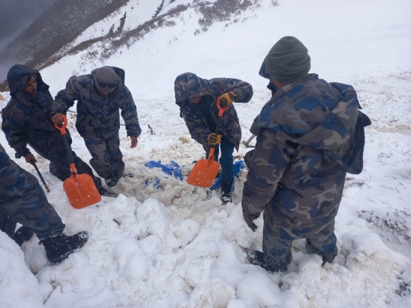 Search Continues for Seven Unaccounted-For Climbers Following Deadly Nepal Avalanche Search Continues for Seven Unaccounted-For Climbers Following Deadly Nepal Avalanche