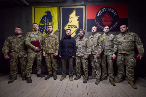 Zelensky Visits Front Line as Fierce Battle for Strategic Town of Pokrovsk Intensifies Zelensky Visits Front Line as Fierce Battle for Strategic Town of Pokrovsk Intensifies