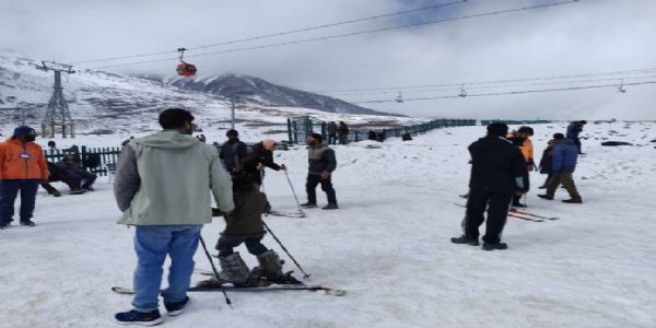 Gulmarg Turns Into White Wonderland After Fresh Spell Of Snow