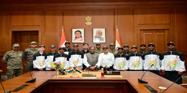 Governor interacts with National Integration Tour contingent from Binnaguri to Tawang