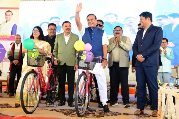 Image of the Assam CM Launching Free Bicycle Distribution for Class 9 Students in Dibrugarh. Image of the Assam CM Launching Free Bicycle Distribution for Class 9 Students in Dibrugarh.
