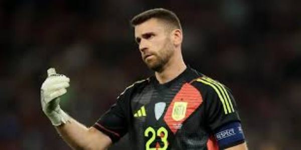 Unai Simon’s heroics help Athletic Bilbao hold PSG to goalless draw