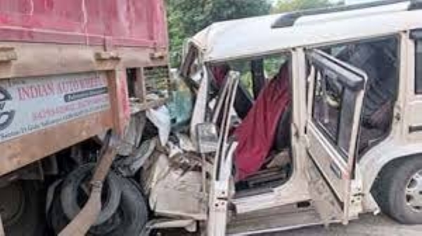 Bolero vehicle carrying pilgrims on their way to Ayodhya collided with a tractor trolley Bolero vehicle carrying pilgrims on their way to Ayodhya collided with a tractor trolley