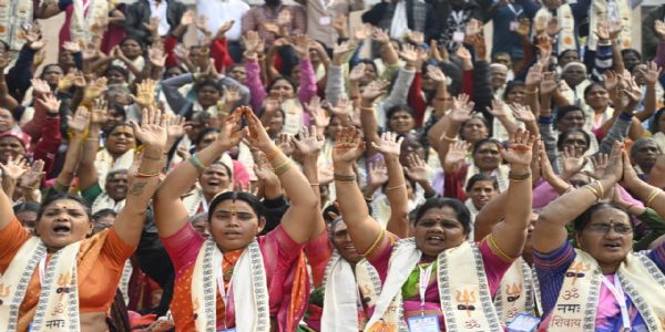 Tamil women performed darshan and puja at Kashi Vishwanath Temple