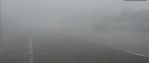 Dense fog, severe pollution engulfs NCR Dense fog, severe pollution engulfs NCR