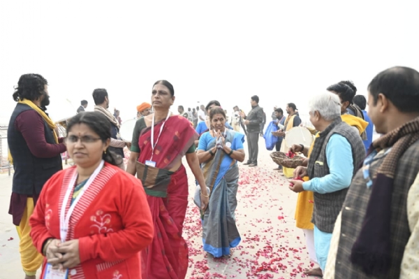 Temple scholars and officials warmly welcomed Tamil devotees Temple scholars and officials warmly welcomed Tamil devotees