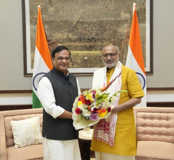 उपराष्ट्रपति से नई दिल्ली में रविवार को मुलाकात करते हुए असम के मुख्यमंत्री डॉ हिमंत बिस्व सरमा। उपराष्ट्रपति से नई दिल्ली में रविवार को मुलाकात करते हुए असम के मुख्यमंत्री डॉ हिमंत बिस्व सरमा।