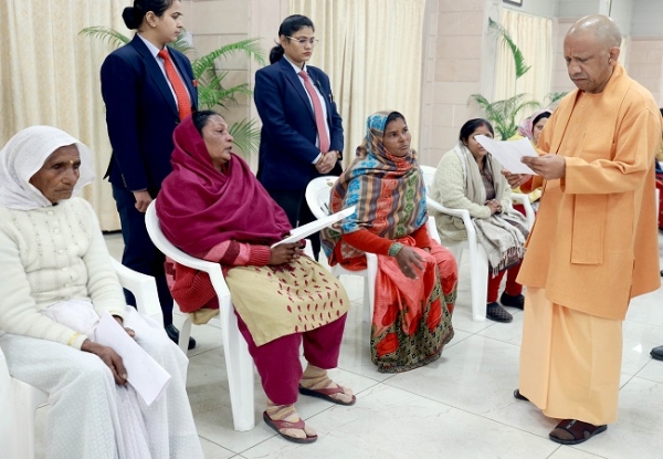 Yogi Adityanath met with complainants during Janata Darshan prog Yogi Adityanath met with complainants during Janata Darshan prog