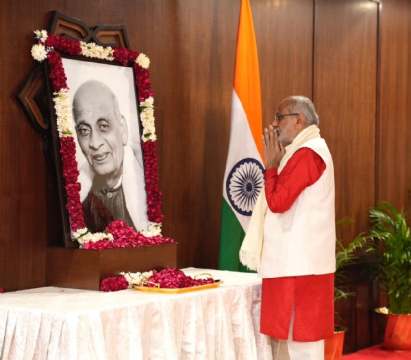 Vice President Pays Tribute to Sardar Patel on 75th Death Anniversary