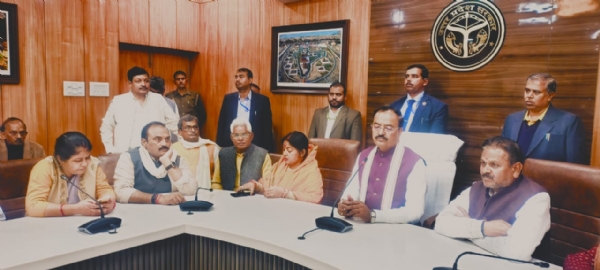 Deputy Chief Minister with workers at Chandrashekhar Azad Circuit House