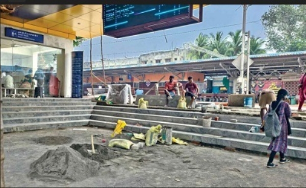 Amrit Bharat Station Works Face Delays, Disrupting Commuter Routines Amrit Bharat Station Works Face Delays, Disrupting Commuter Routines