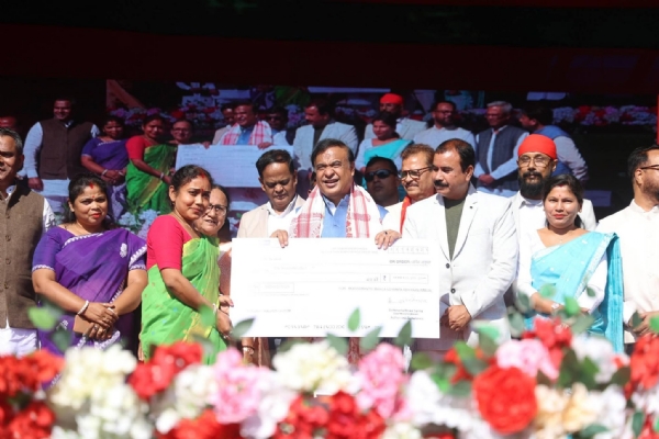 Assam CM Dr Himanta Biswa Sarma Launching ₹10,000 Aid for 27,310 SHG Members Under MMUA in Lumding. Assam CM Dr Himanta Biswa Sarma Launching ₹10,000 Aid for 27,310 SHG Members Under MMUA in Lumding.
