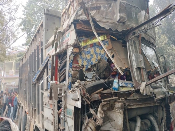 Truck lost control dense fog Truck lost control dense fog