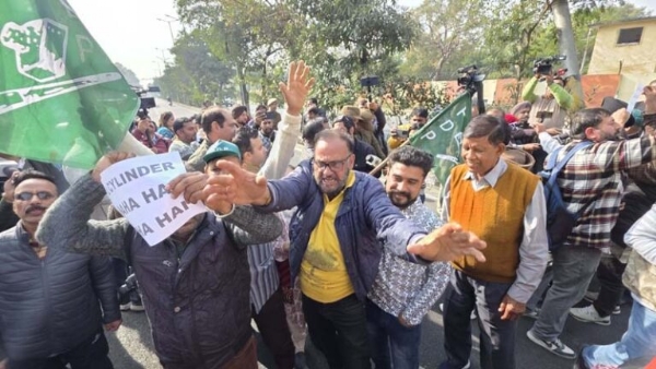 PDP stages protest, blocks NH over NC’s unfulfilled promises PDP stages protest, blocks NH over NC’s unfulfilled promises