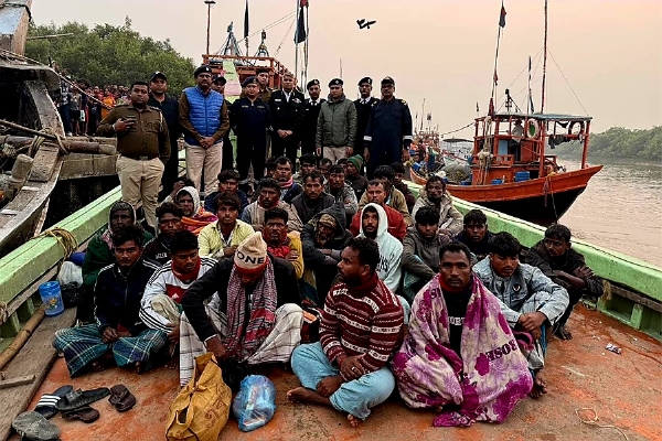 The arrested Bangladeshi fishermen