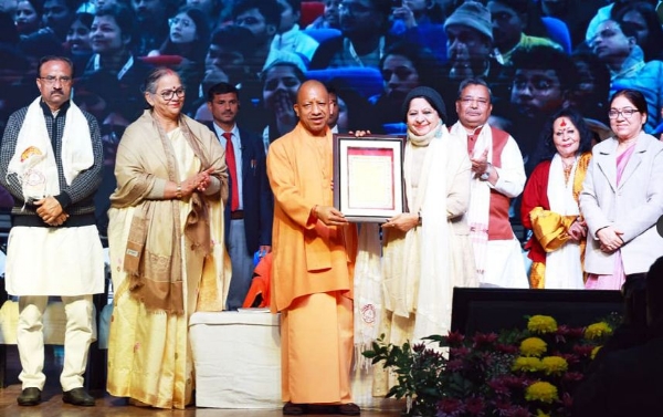 Former students who made outstanding contributions honored Former students who made outstanding contributions honored