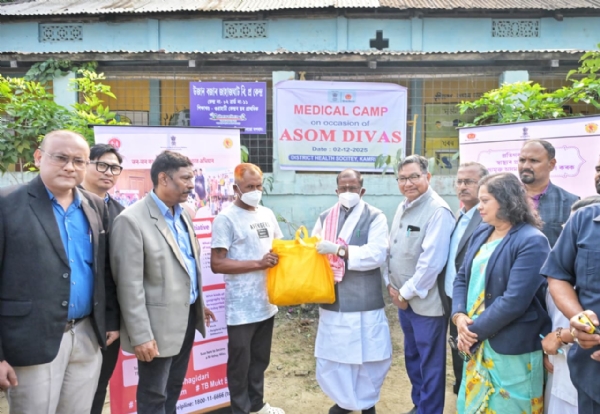 असम दिवस पर लोक भवन में आयोजित ‘टीबी मुक्त भारत’ स्वास्थ्य शिविर के मौके पर राज्यपाल लक्ष्मण प्रसाद आचार्य।