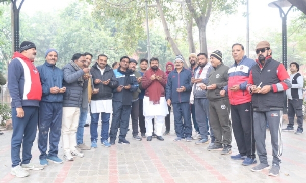 Dr. Dayashankar Mishra arrived at the Bhartendu Harishchandra Udyan in Maidagin