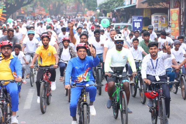 Dr. Mansukh Mandaviya Leads First Anniversary Celebrations of Fit India Sundays on Cycle in Puducherry