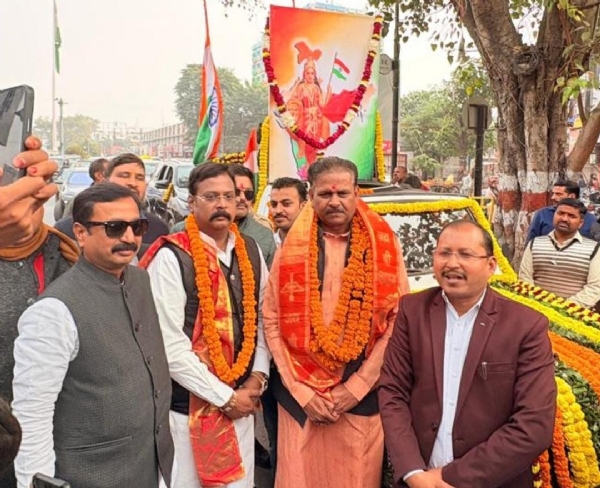 Mayor Ganesh Kesarwani welcomed the mass Vande Mataram Yatra