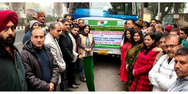 Devyani Rana flags off exposure visit of progressive farmers, youth