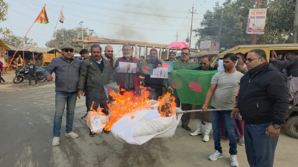 Burnt effigy of Cong Digvijay Singh & national flag of Bangladesh Burnt effigy of Cong Digvijay Singh & national flag of Bangladesh