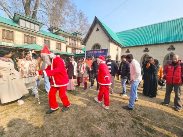 Christmas Celebrated With Decked-Up Churches In Kashmir; People Pray For Peace, Prosperity