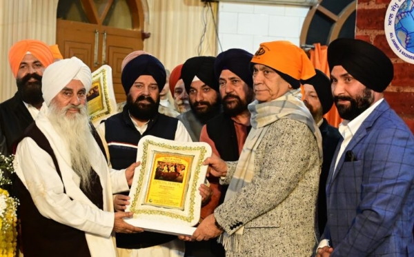 Supreme Sacrifices Of Sikh Gurus Uphold Unity And Integrity: LG Sinha