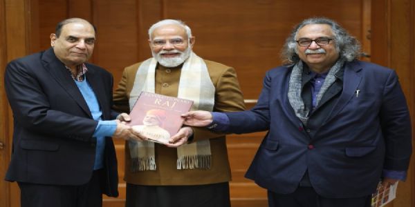 Prime Minister Modi Meets Senior Journalist Alok Mehta, Receives First Copy of ‘Revolutionary Raj: Narendra Modi’s 25 Years’