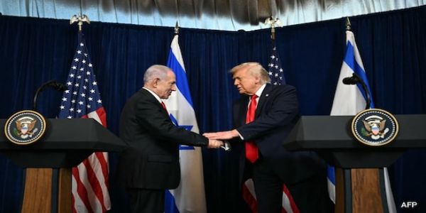 Netanyahu Bestows Historic Israel Peace Prize on Trump in Florida Summit Gesture