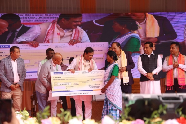 Assam CM Dr Himanta Biswa Sarma Launching MMUA Cheque Distribution for 35,000 Beneficiaries in Tamulpur on Thursday. Assam CM Dr Himanta Biswa Sarma Launching MMUA Cheque Distribution for 35,000 Beneficiaries in Tamulpur on Thursday.