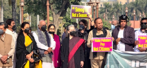 Opposition Bloc Protests in Parliament Over Delhi’s Toxic Air Opposition Bloc Protests in Parliament Over Delhi’s Toxic Air