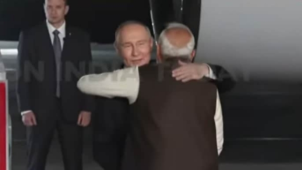 PM Modi Receives Putin with Warm Embrace at Delhi Airport on Thursday, December 4, 2025