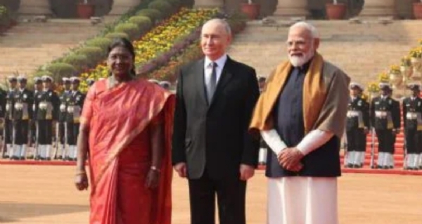 President Putin Receives Grand Tri-Services Guard of Honour at Rashtrapati Bhavan President Putin Receives Grand Tri-Services Guard of Honour at Rashtrapati Bhavan