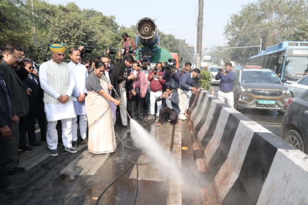 CM Rekha Gupta Launches Ring Road Cleaning Drive to Tackle Pollution