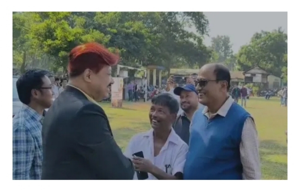 Image of the Kamrup Metropolitan District Transport Officer Gautam Das in awareness program. Image of the Kamrup Metropolitan District Transport Officer Gautam Das in awareness program.