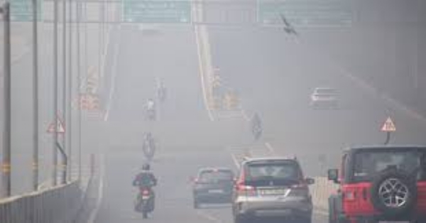 Delhi Chokes Under Thick Smog; AQI Hits 333 as Coldest December Morning Recorded Delhi Chokes Under Thick Smog; AQI Hits 333 as Coldest December Morning Recorded