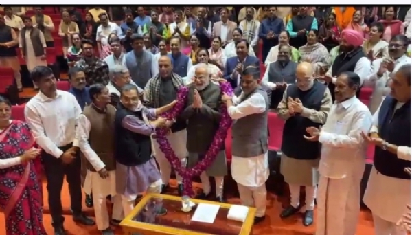 Prime Minister Modi was accorded a warm welcome at the NDA meeting. Prime Minister Modi was accorded a warm welcome at the NDA meeting.