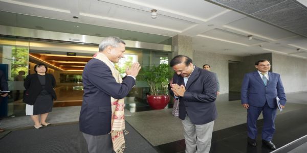 Assam CM meets Singapore